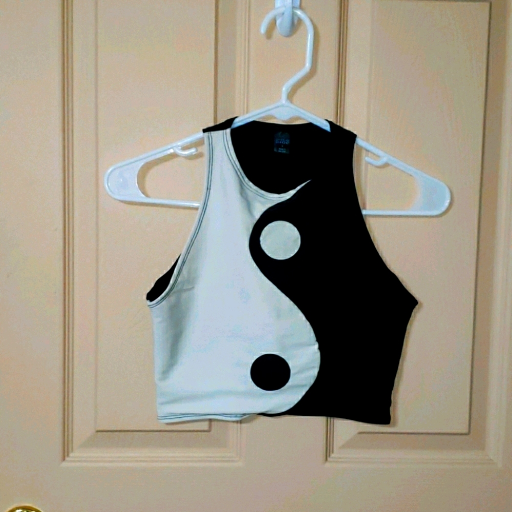 Little black diamond Yin yang crop top